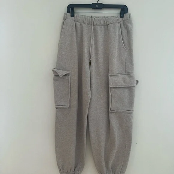 Abercrombie & Fitch Light Gray Cargo Joggers - Picture 4 of 12